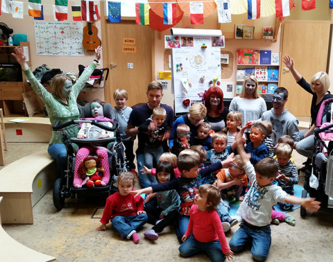 Kinder und Padagog_innen im BiLLY bei der Interkulturellen Woche